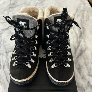 Sorel OUT N ABOUT boots size 9